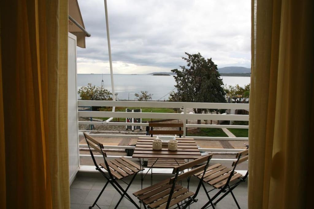 Lovely Sea Front Apartment Ιτέα Εξωτερικό φωτογραφία